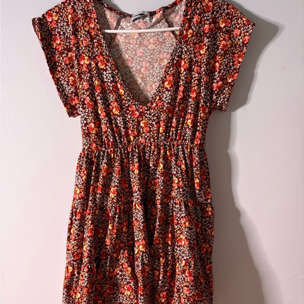 Urban Outfitters Floral V-Neck Short Sleeve Dress in Rust Red